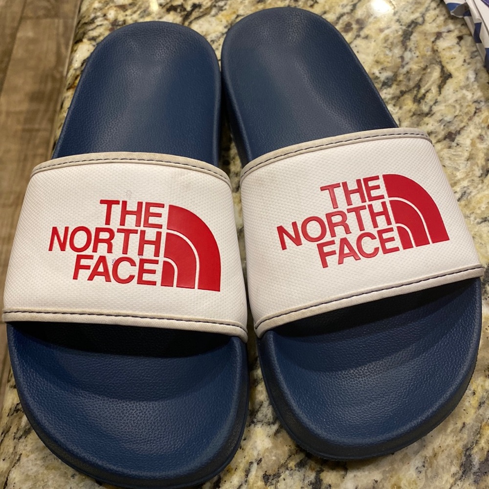 North Face slides size 7 in great condition